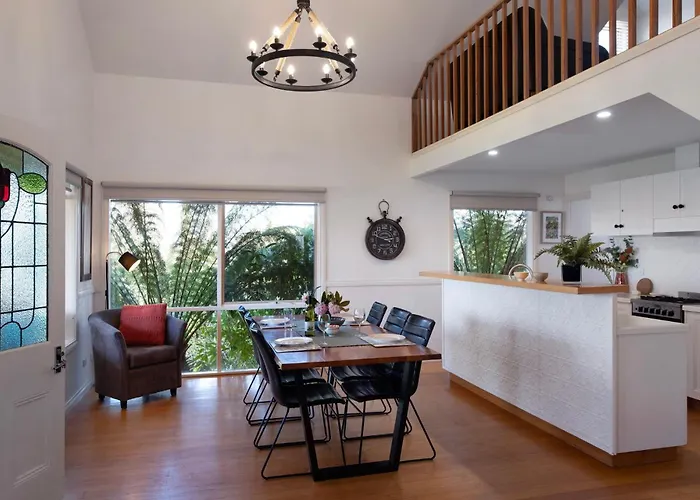 Pet Friendly hotel: Aggies Way - Dog Friendly With Panoramic Views