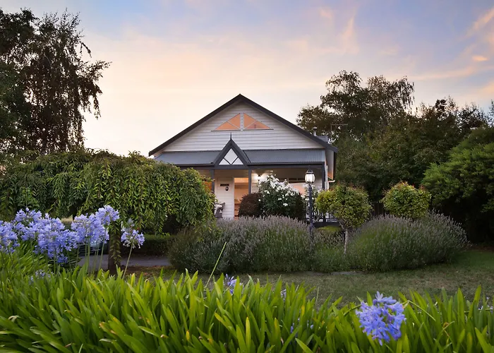 Pet Friendly hotel: Aggies Way - Dog Friendly With Panoramic Views